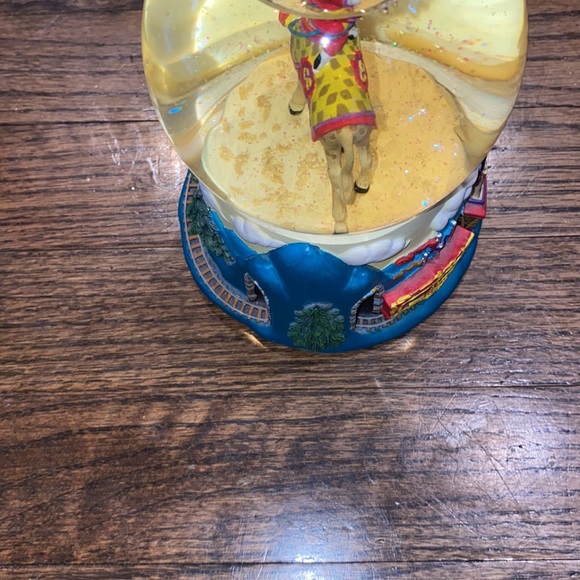 Snow Globe Circus Circus Las Vegas⭐ Clown Giraffe Train Snowglobe 6" - Picture 6 of 8